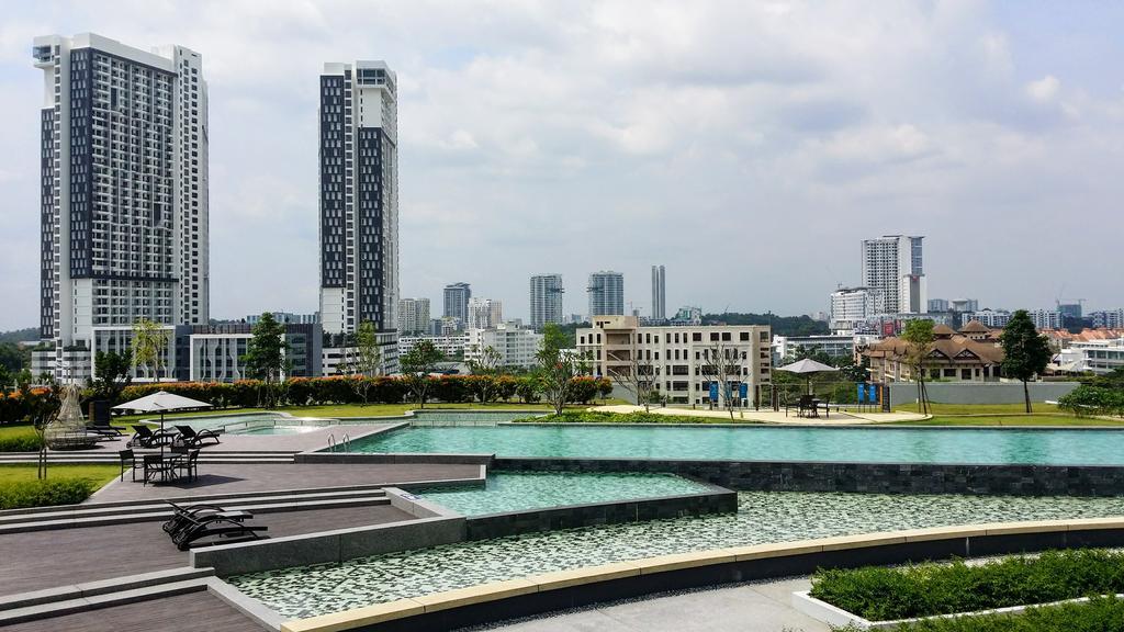 Hyve Soho Suites Cyberjaya Exterior foto