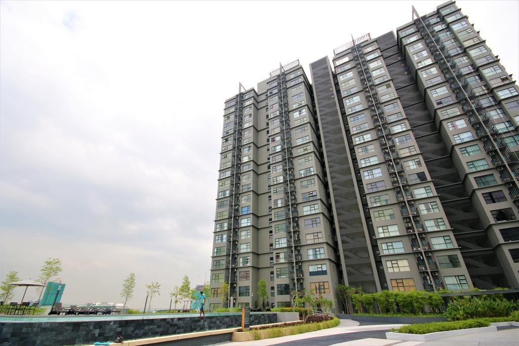 Hyve Soho Suites Cyberjaya Exterior foto